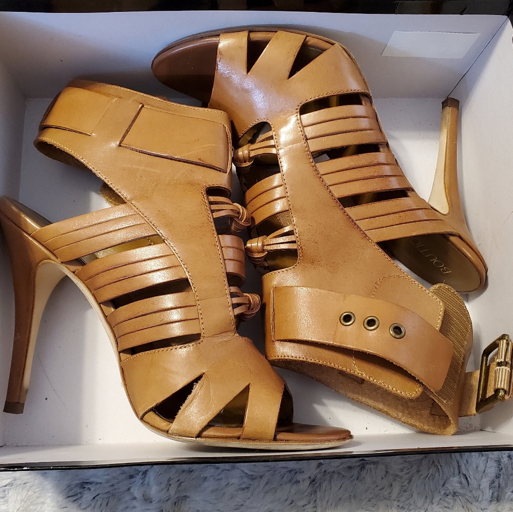 Boutique 9 tan leather heels.